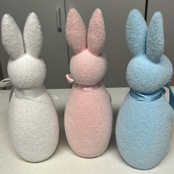 Easter Bunnies Flocked - Picture 2 of 11